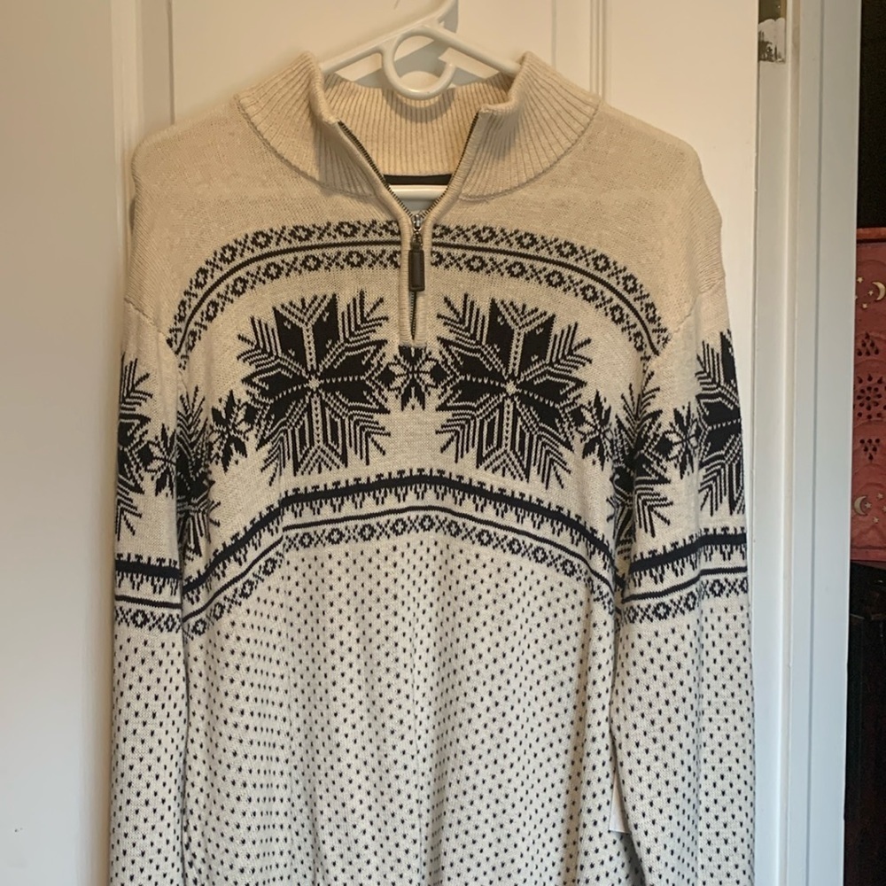 Aspen Mens Cream colored Blue Snowflake Sweater 100%Cotton